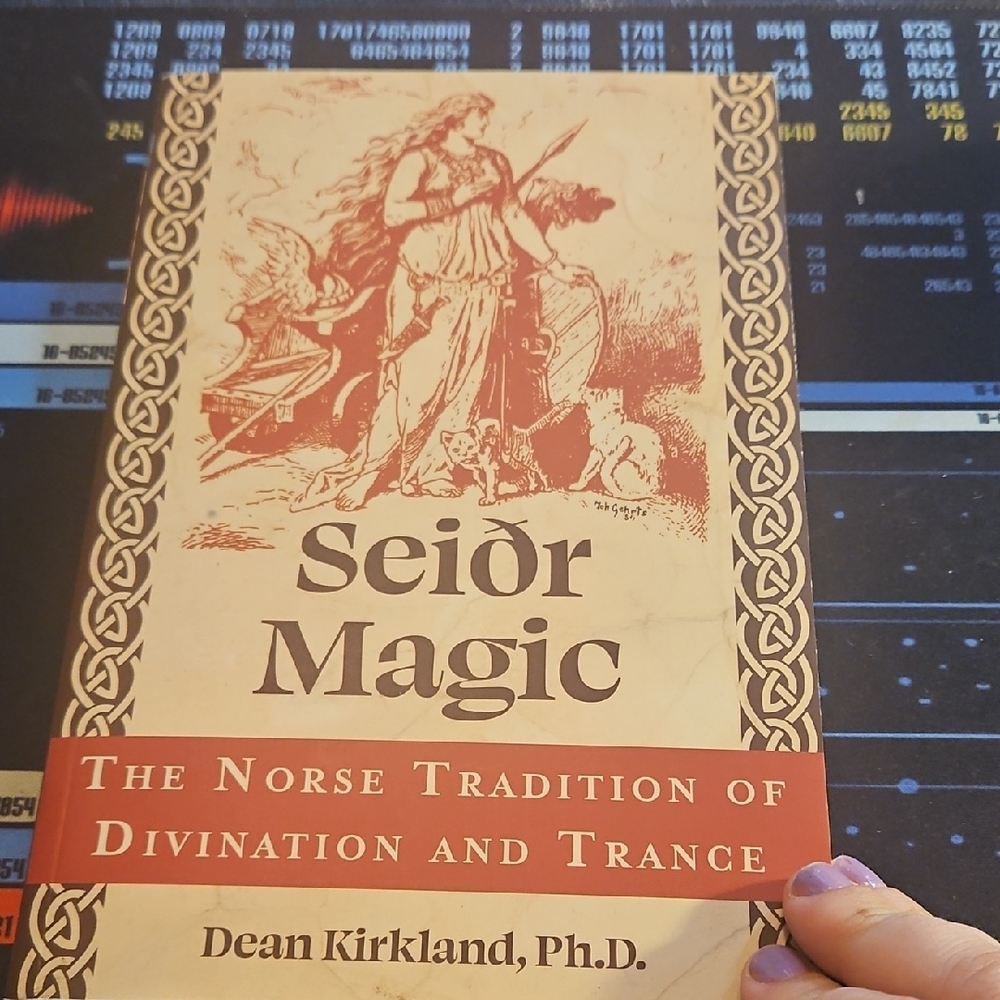 Seidr Magic - The Norse Tradition of Divination and Trance (Beige & Rust Cover)